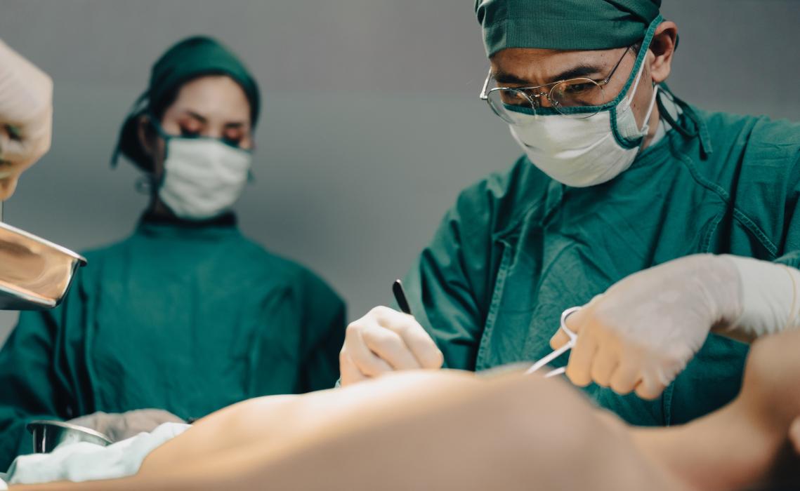 Meme Redüksiyonu (Meme Küçültme) ve Rekonstrüktif İşlemler